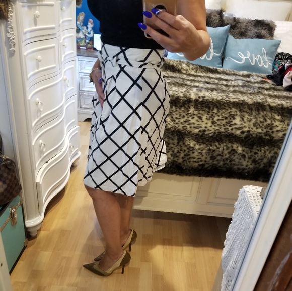 Metro Wear Skirt - Picture 5 of 9